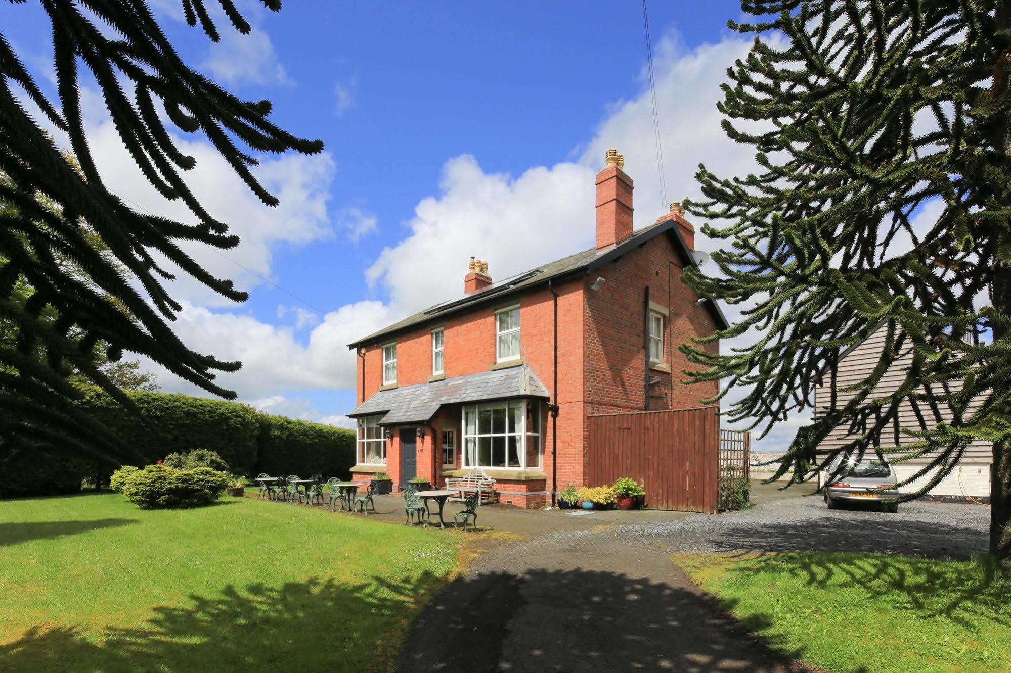 The Old Vicarage Dolfor Hotel Newtown  Bagian luar foto