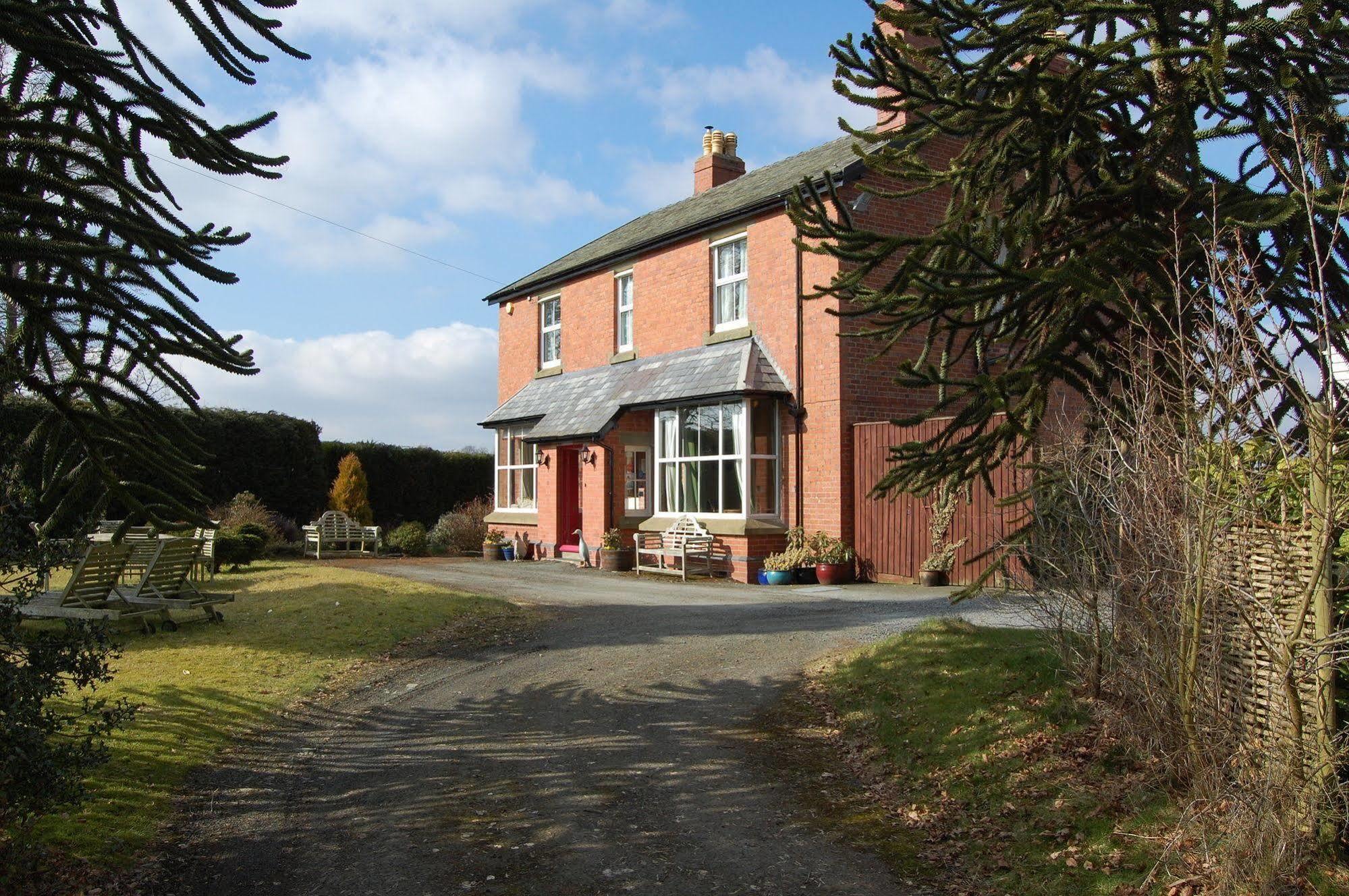 The Old Vicarage Dolfor Hotel Newtown  Bagian luar foto